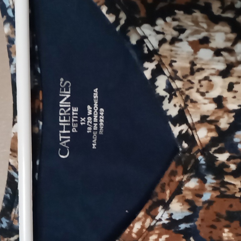 Catherines Petite Patterned Blouse 1X 18/20 WP - Picture 5 of 5